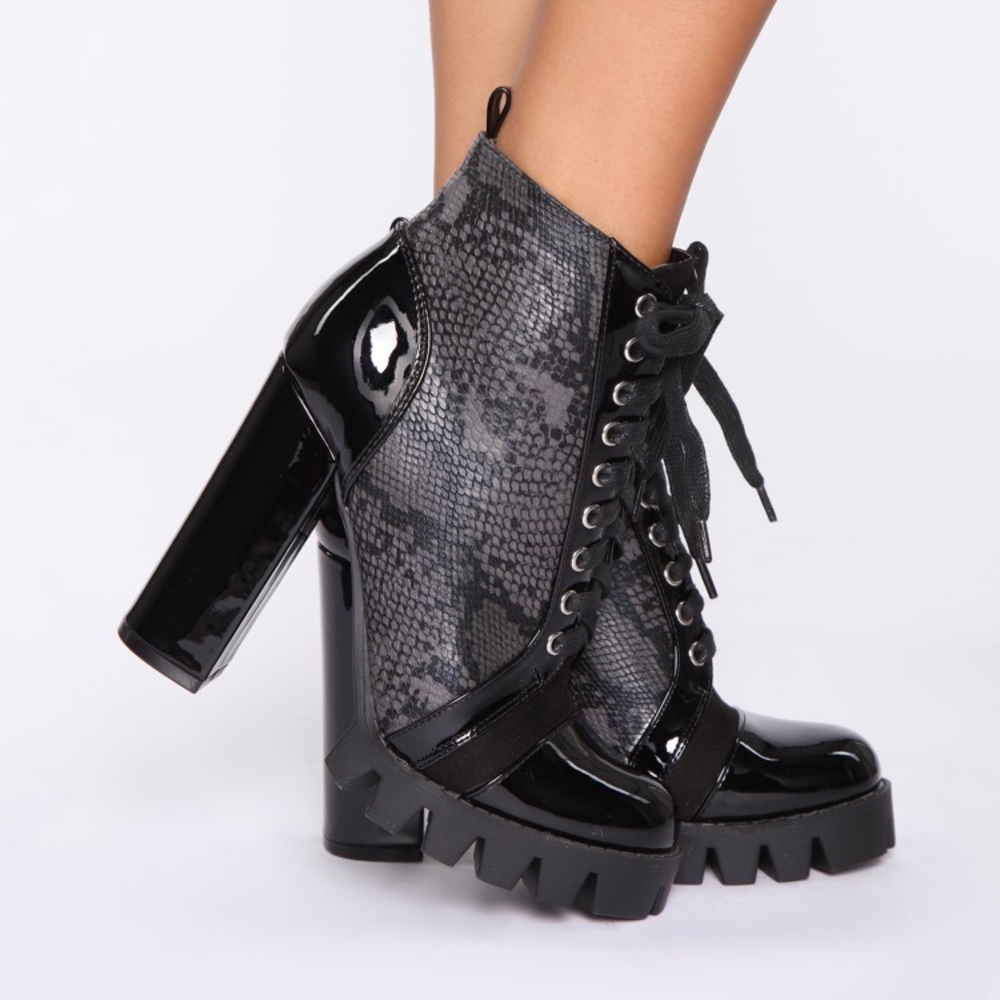 combat boots Brand new